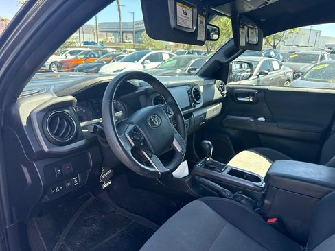 Used 2020 Toyota Tacoma TRD Sport w/ Technology Package RWD image 12