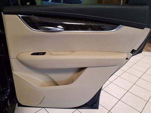 Used 2017 Cadillac XT5 FWD image 13