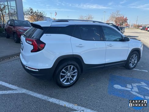 Used 2024 GMC Terrain SLT image 31