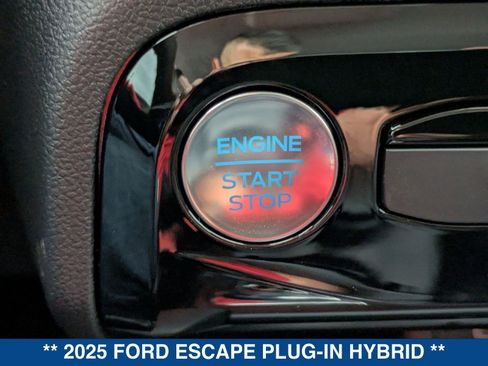 New 2025 Ford Escape SE image 32