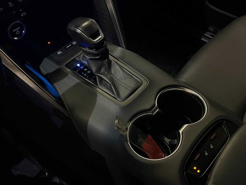 Certified 2024 Toyota Venza XLE image 20