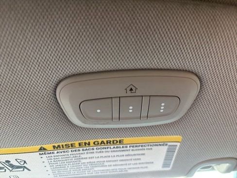 Used 2022 Chrysler Pacifica Touring-L image 29