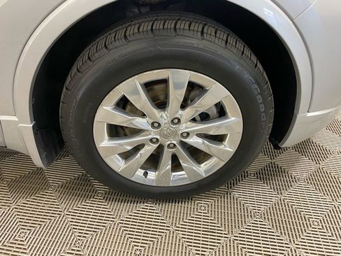 Used 2018 Buick Envision Essence image 2