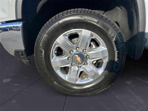 Used 2024 Chevrolet Silverado 2500 LT w/ Convenience Package image 18