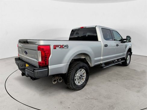 Used 2017 Ford F250 XLT w/ FX4 Off-Road Package image 5