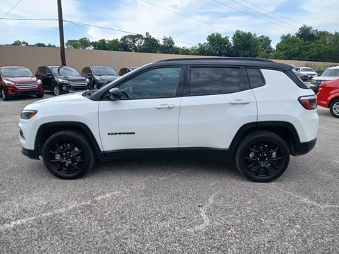 Used 2024 Jeep Compass Latitude w/ Altitude Special Edition AWD/4WD image 3