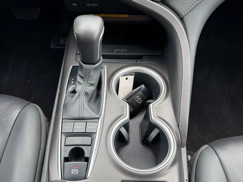 Used 2021 Toyota Camry XLE image 16