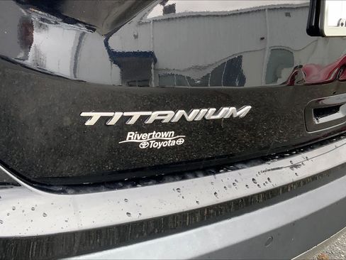 Used 2023 Ford Edge Titanium image 45