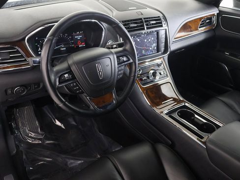 Used 2017 Lincoln Continental Select image 2
