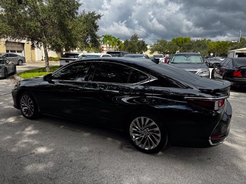 Certified 2025 Lexus ES 300h w/ Technology Package FWD image 5