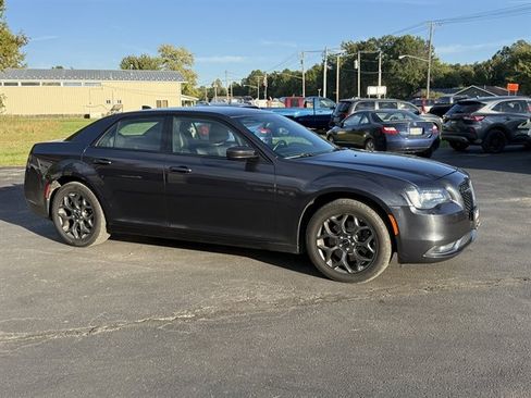 Used 2016 Chrysler 300 S image 4