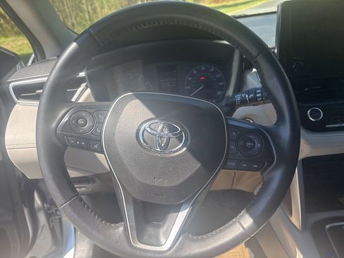 Used 2023 Toyota Corolla Cross LE image 11