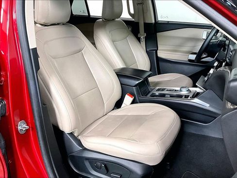 Used 2023 Ford Explorer Limited image 7
