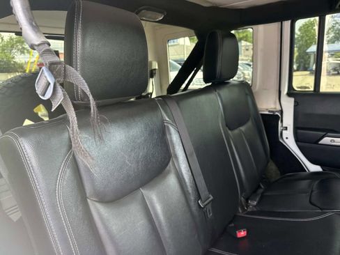 Used 2016 Jeep Wrangler Unlimited Sahara w/ Connectivity Group AWD/4WD image 11