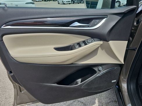 Used 2020 Buick Enclave Essence w/ Sound and Sites Package FWD image 12