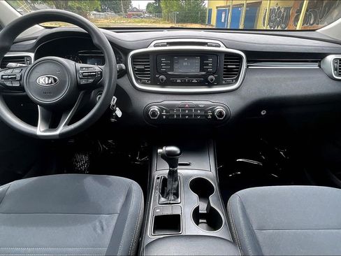 Used 2018 Kia Sorento L FWD image 16