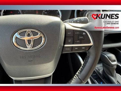 Used 2023 Toyota Highlander L image 30