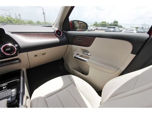 Used 2022 Mercedes-Benz GLA 250 image 11