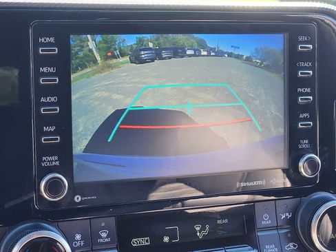 Used 2022 Toyota Highlander XSE image 18