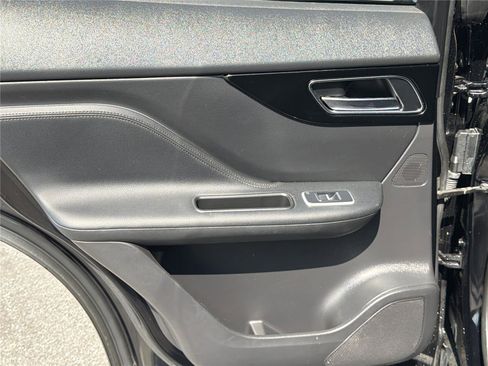 Used 2019 Jaguar F-PACE Premium AWD/4WD image 23