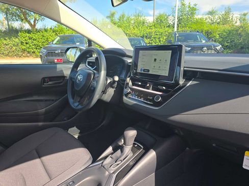 Certified 2025 Toyota Corolla LE image 10