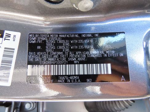 Used 2023 Toyota Highlander XLE image 29