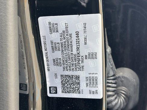 Used 2024 GMC Canyon Denali image 30