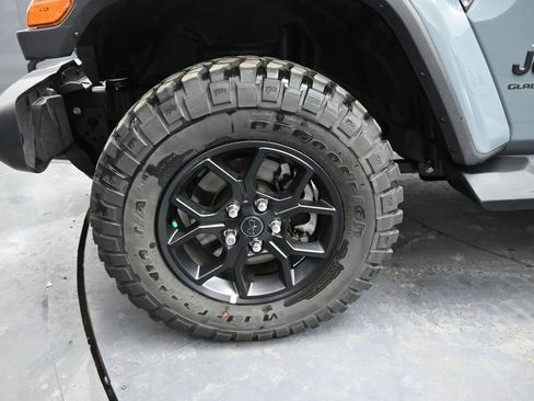 Used 2025 Jeep Gladiator High Tide image 14