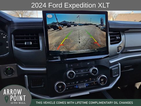 Used 2024 Ford Expedition XLT image 24