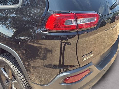 Used 2017 Jeep Cherokee 75th Anniversary AWD/4WD image 45