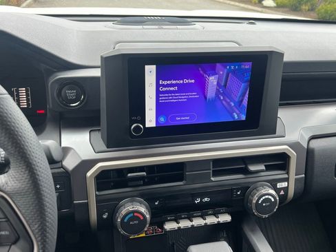 Certified 2025 Toyota Tacoma SR5 AWD/4WD image 22