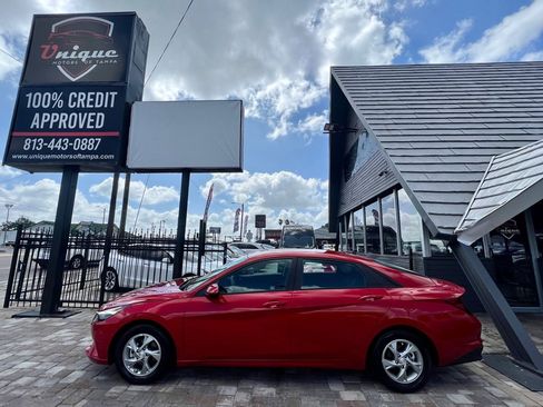 Used 2021 Hyundai Elantra SE FWD image 6