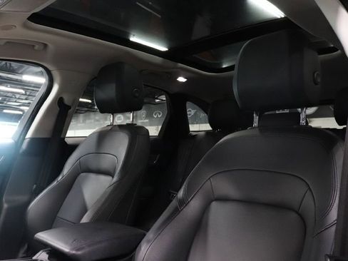 Used 2021 Jaguar F-PACE image 12