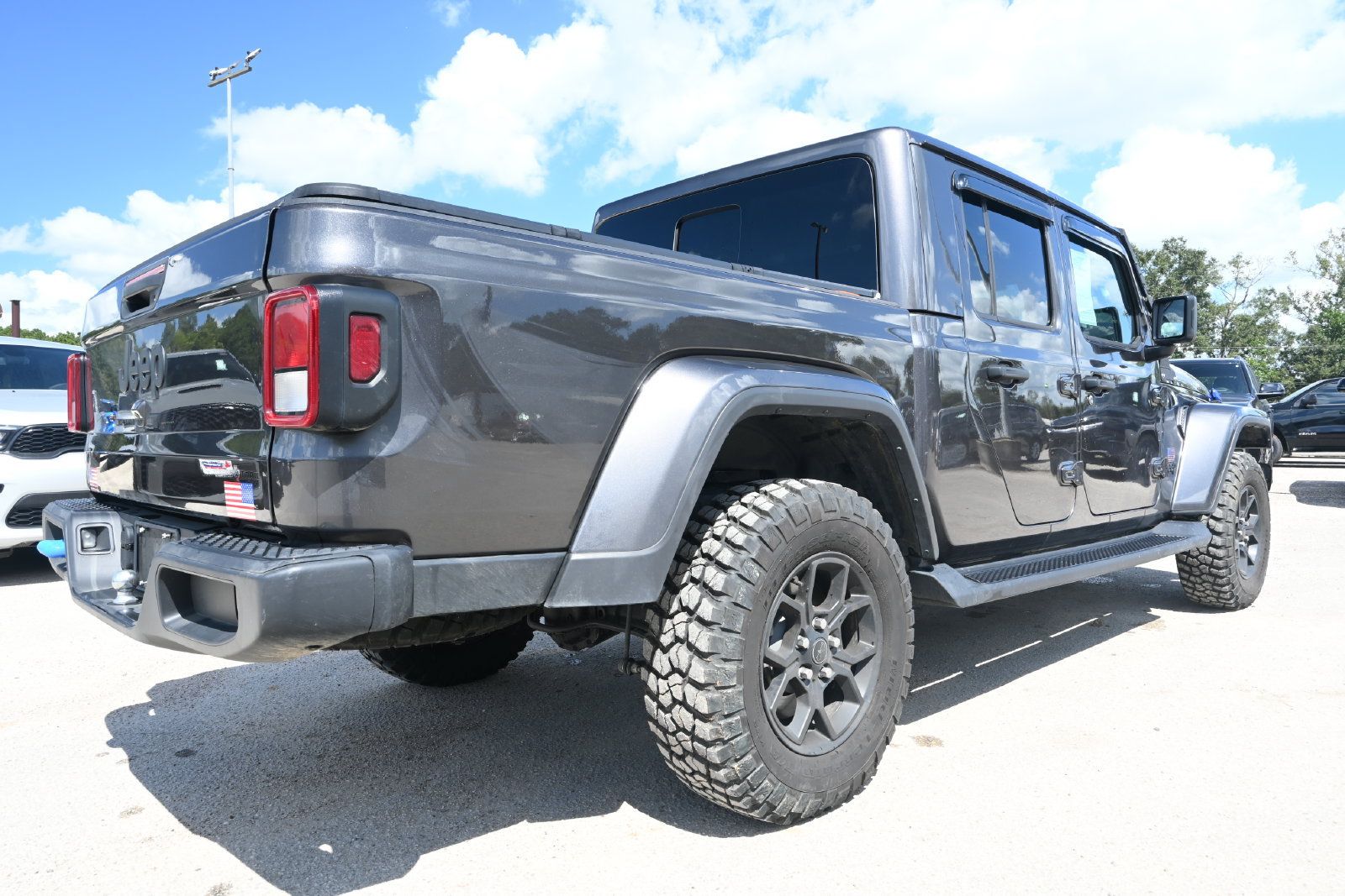 Used 2026 Jeep Gladiator Sport AWD/4WD image 2