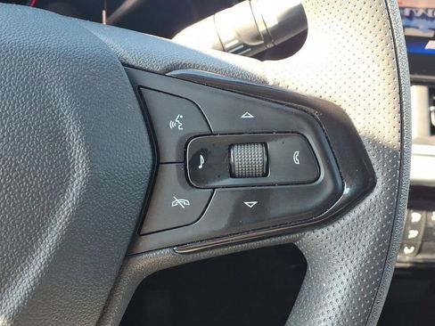 Used 2025 Chevrolet Trax LT FWD image 20