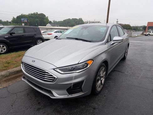 Used 2020 Ford Fusion SEL FWD image 3