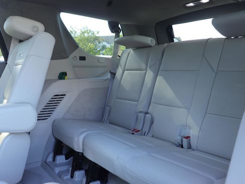 Used 2025 Cadillac Escalade Sport Platinum w/ LPO, Floor Liner Package AWD/4WD image 15
