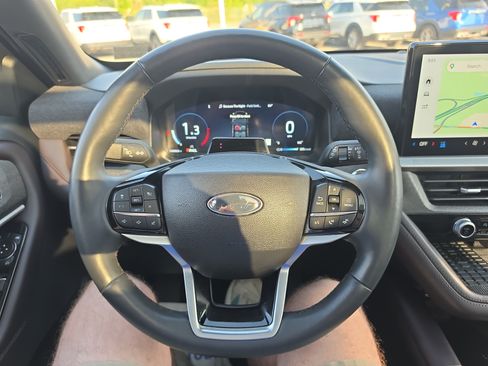 Used 2025 Ford Explorer Platinum w/ LUX Leather Package AWD/4WD image 21