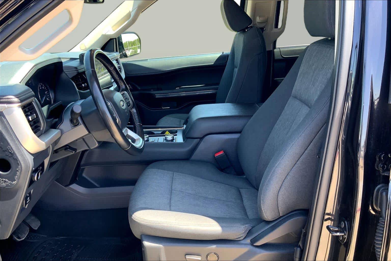 Used 2024 Ford Expedition XLT AWD/4WD image 8