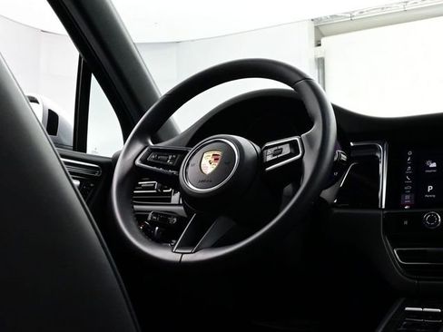 Used 2025 Porsche Macan image 20