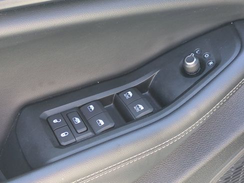 Used 2025 Jeep Grand Cherokee Altitude AWD/4WD image 15