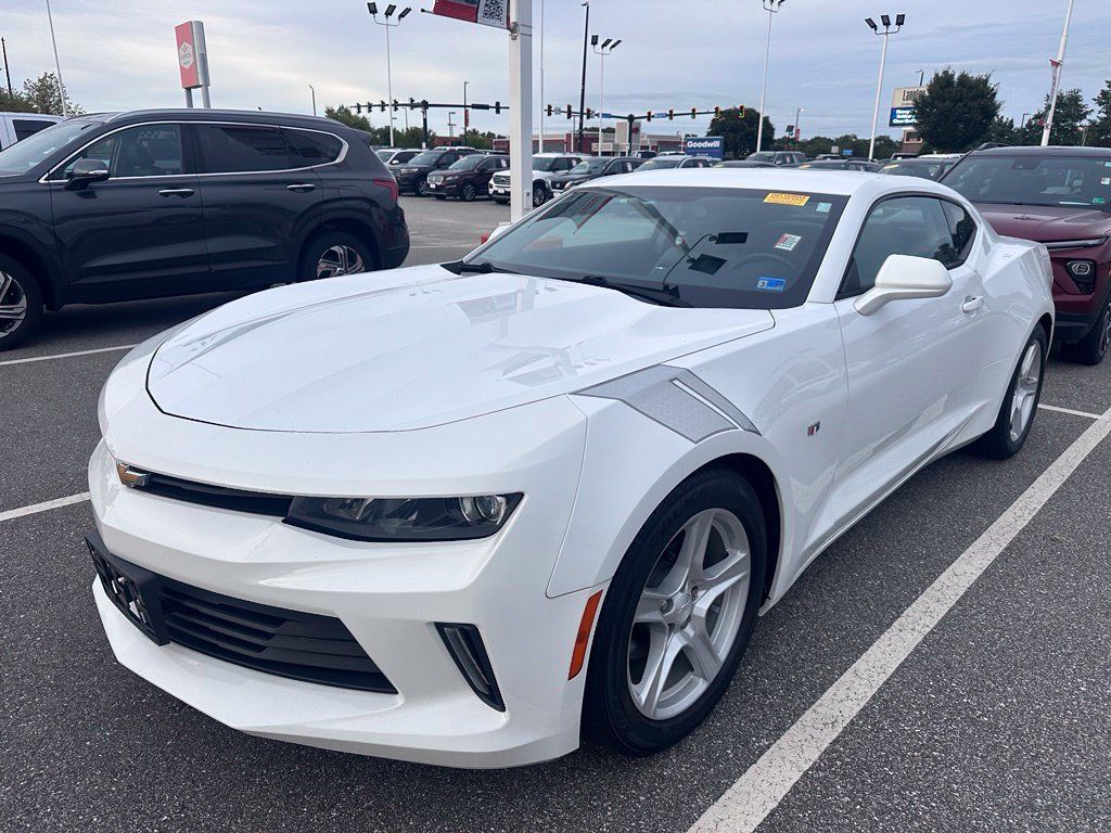 Used 2018 Chevrolet Camaro LT RWD image 2