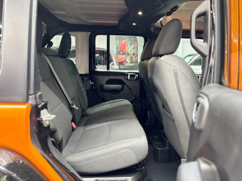 Used 2024 Jeep Wrangler Unlimited w/ Convenience Group AWD/4WD image 17