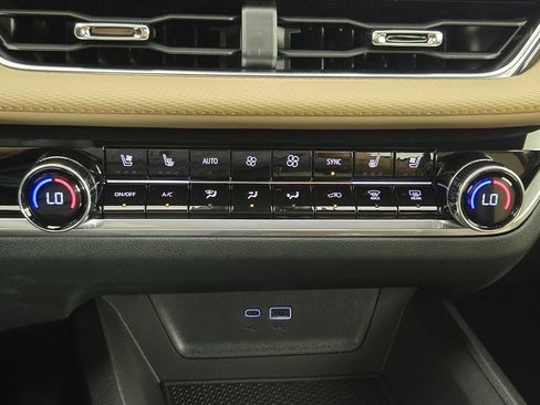 New 2026 Chevrolet Equinox ACTIV w/ Convenience Package III FWD image 19