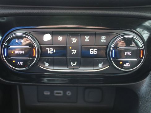 Used 2022 Buick Encore GX Select image 40