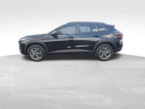 Used 2026 Chevrolet Trax LT w/ LT Convenience Package FWD image 4