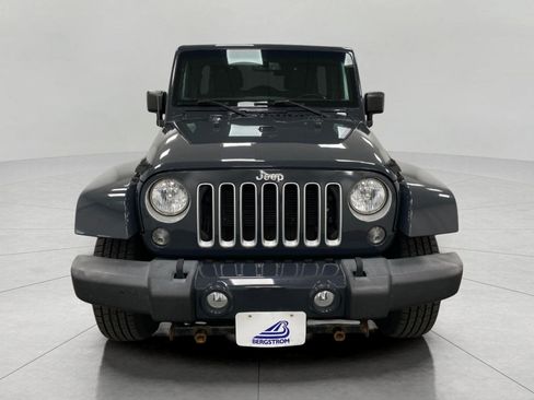 Used 2016 Jeep Wrangler Unlimited Sahara w/ Connectivity Group AWD/4WD image 10