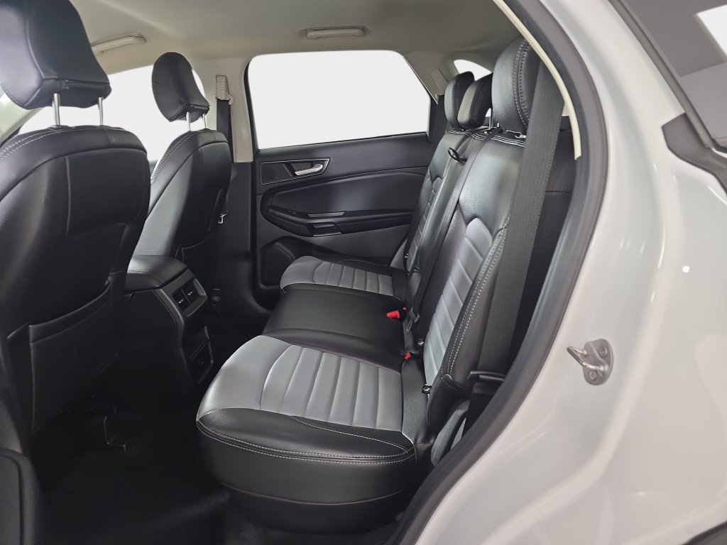 Used 2023 Ford Edge SE w/ Black Appearance Package AWD/4WD image 16
