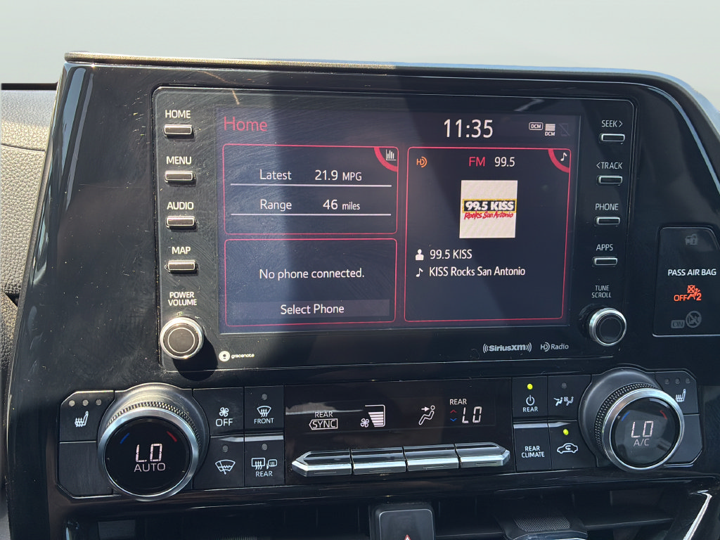Used 2022 Toyota Highlander XLE FWD image 16