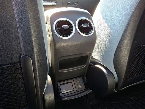 Used 2026 Mercedes-Benz GLB 250 4MATIC image 9